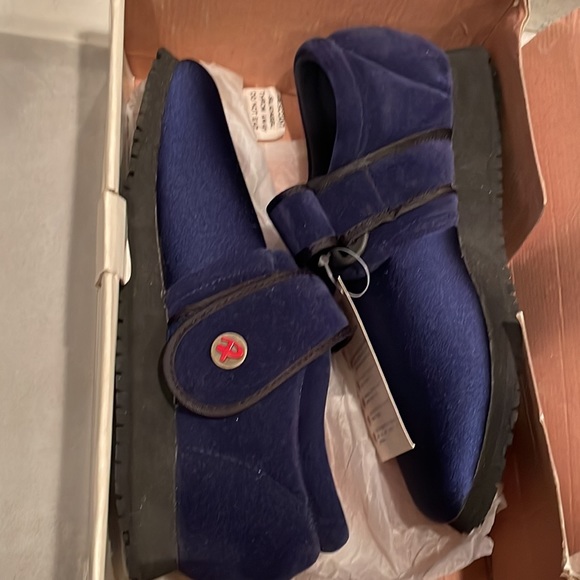 Pedors Orthopedic Shoes with Velcro Strap Brand New Never Worn - Picture 11 of 11